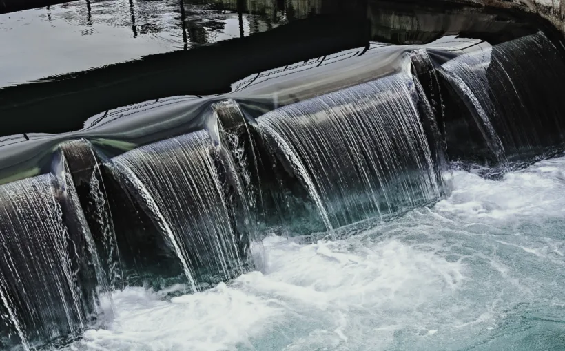 Wehr des Wasserkraftwerks am Mühlenplatz