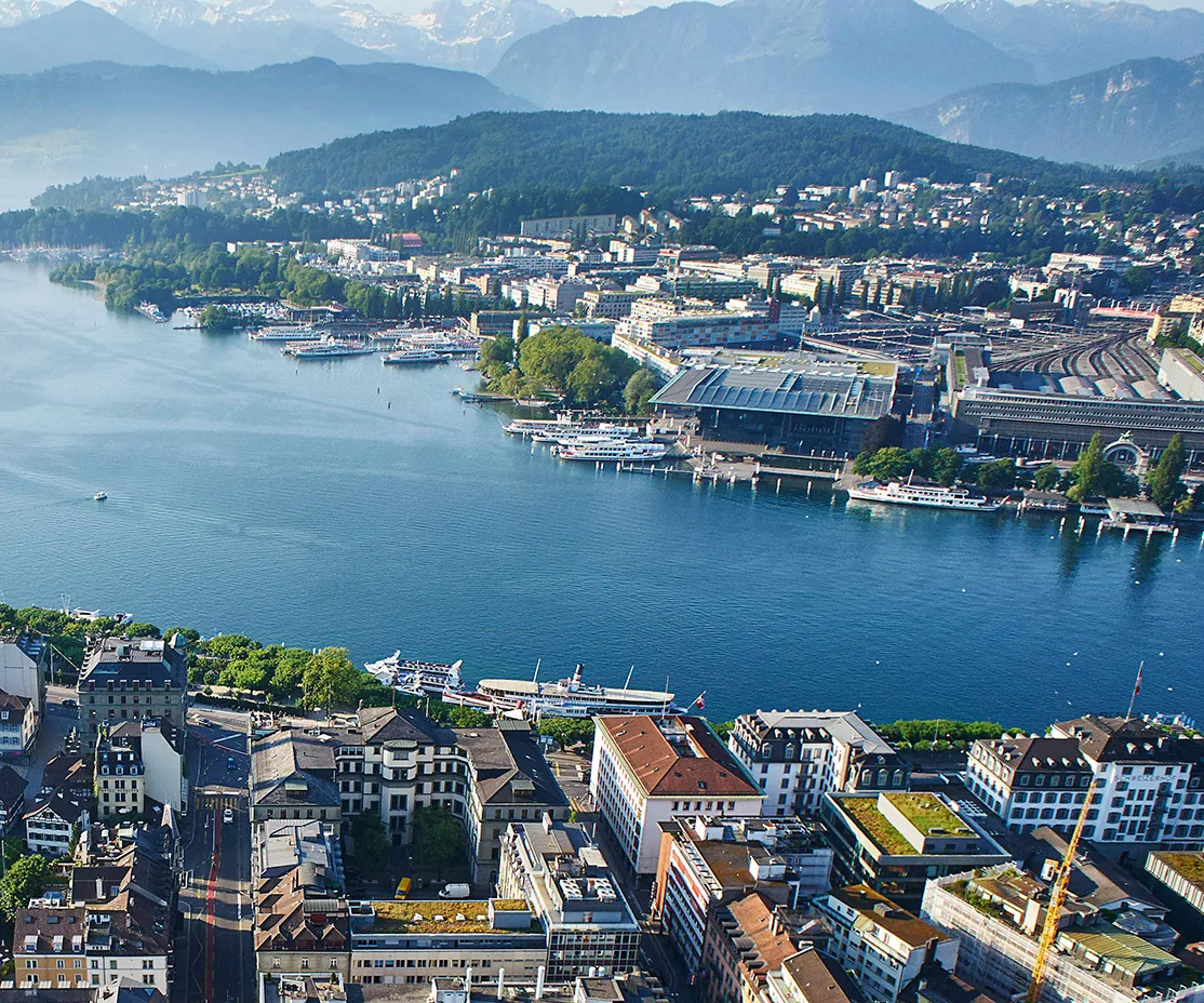 Blick aus der Vogelperspektive auf das Luzerner Seebecken des Vierwaldstättersees.