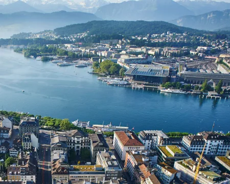 Blick aus der Vogelperspektive auf das Luzerner Seebecken des Vierwaldstättersees.