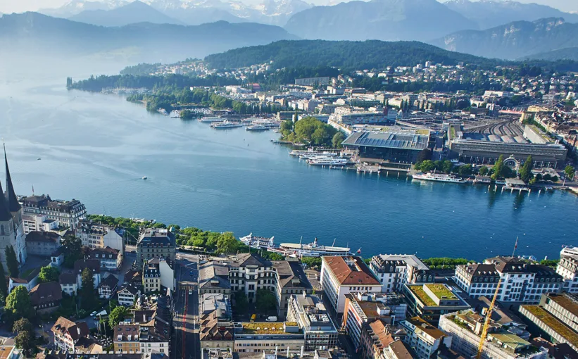 Blick aus der Vogelperspektive auf das Luzerner Seebecken des Vierwaldstättersees.