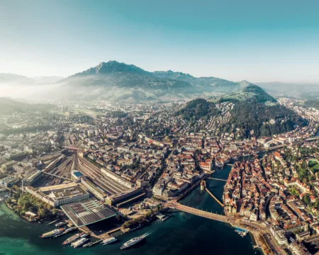 Diese Luftaufnahme der Stadt Luzern zeigt das Versorgungsgebiet von ewl aus der Vogelperspektive