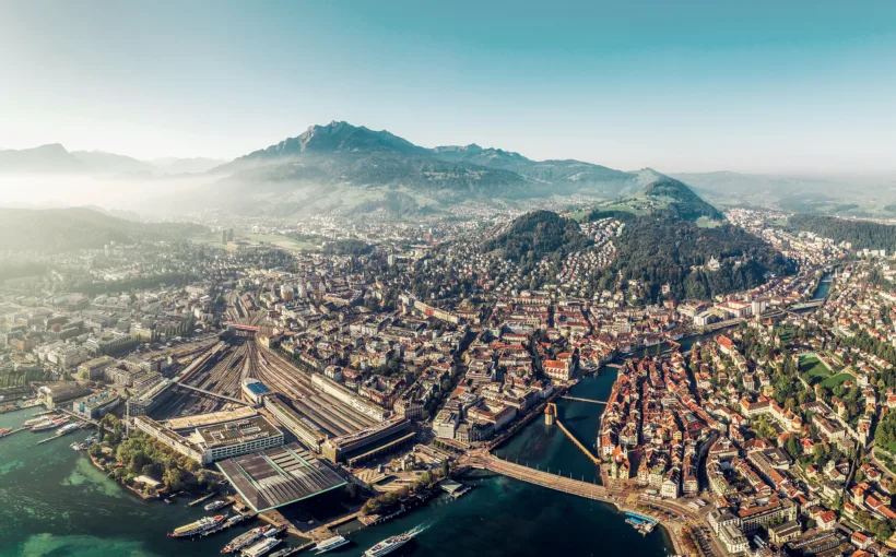 Diese Luftaufnahme der Stadt Luzern zeigt das Versorgungsgebiet von ewl aus der Vogelperspektive